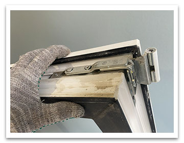 Ремонт оконной створки